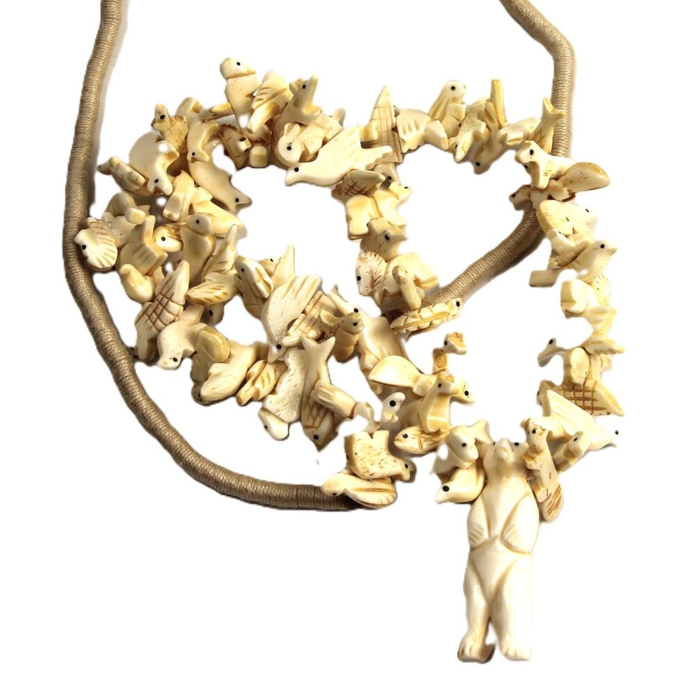 VINTAGE NATIVE AMERICAN FETISH NECKLACE WITH STANDING BEAR CENTER PENDANT